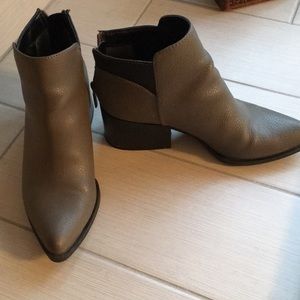 Vera Wang gray booties